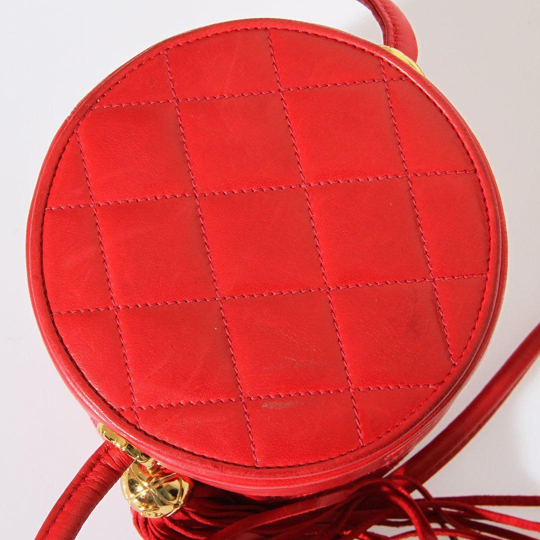 Women's Chanel early-mid 1980’s quilted lambskin canteen barrel cylinder bag. 