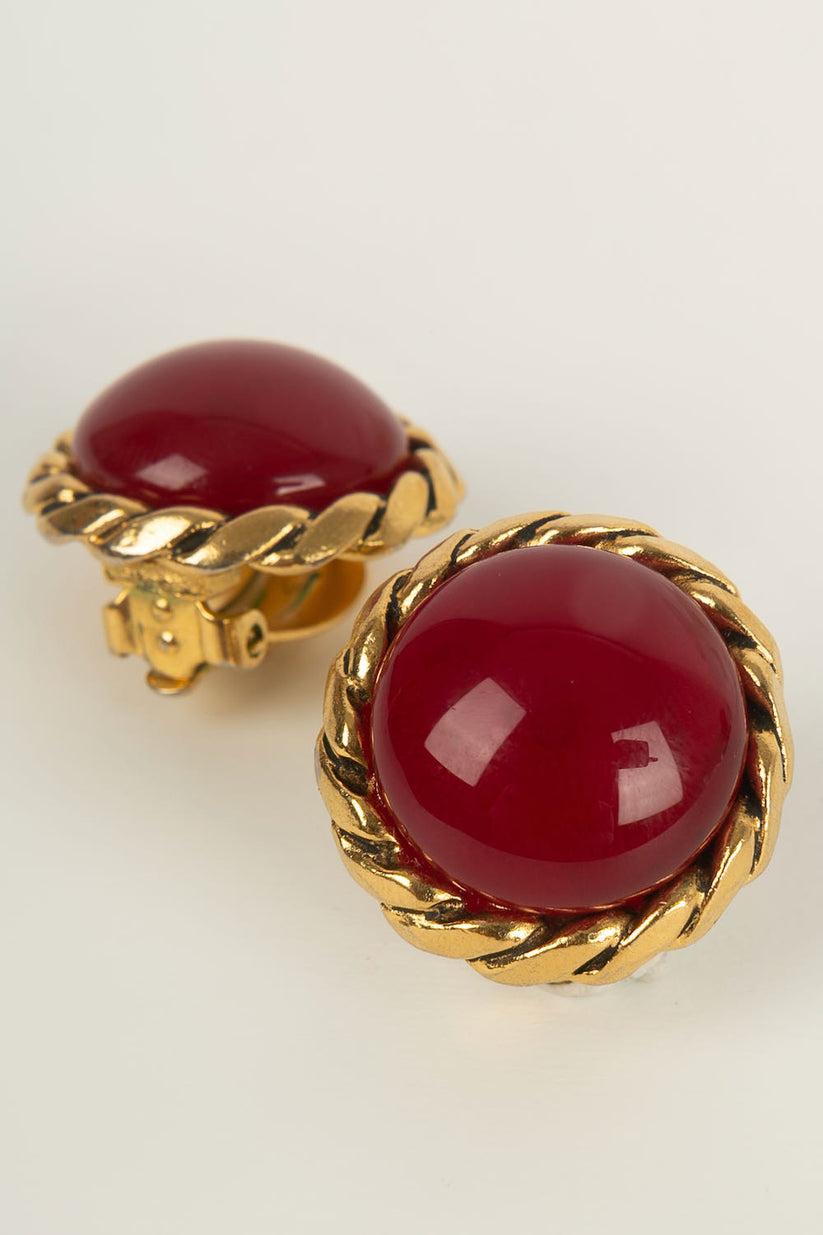 Chanel Earring Clips in Gilded Metal and Cabochons in Glass Paste In Excellent Condition In SAINT-OUEN-SUR-SEINE, FR