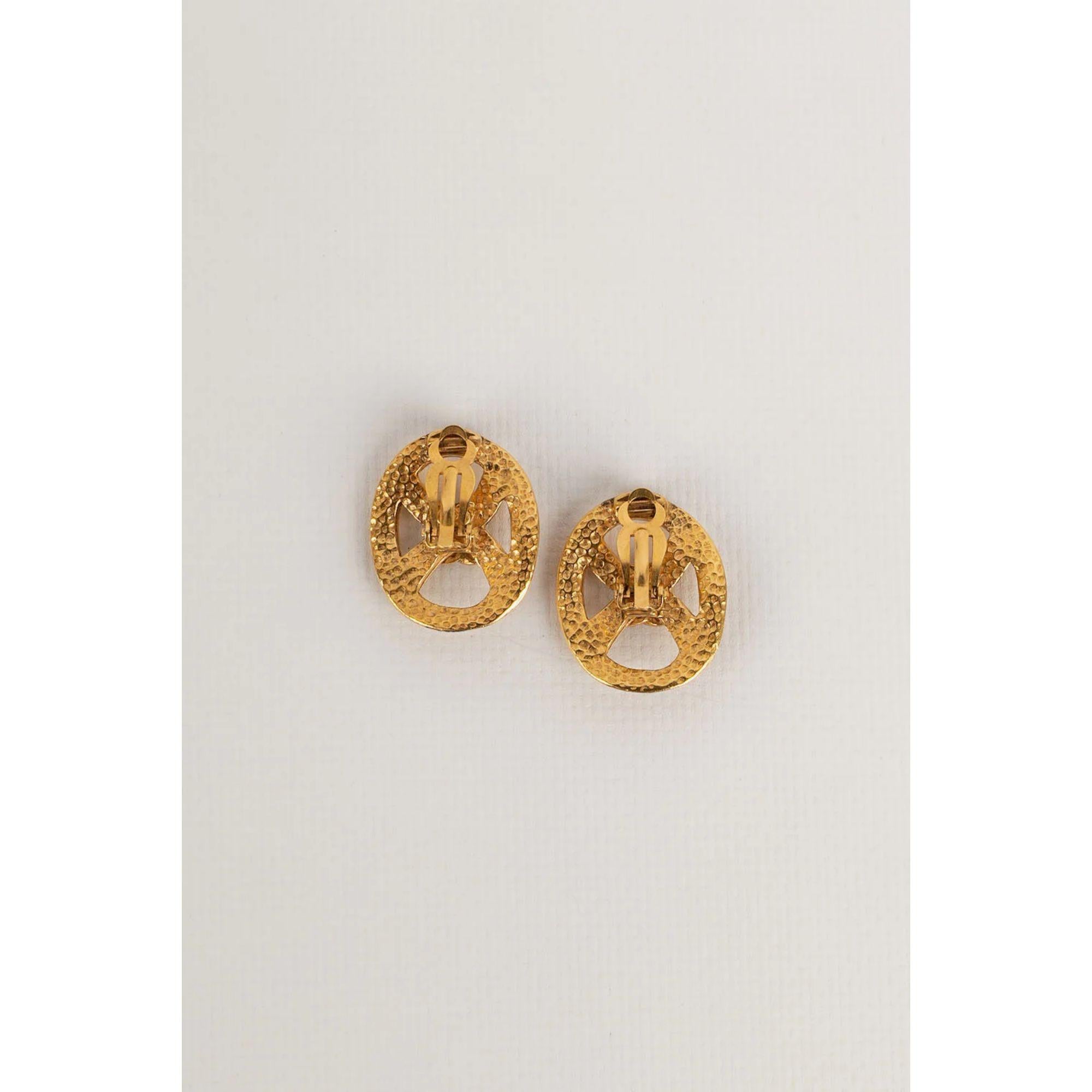 Women's Chanel Earring Clips in Gold Metal, 1996 For Sale