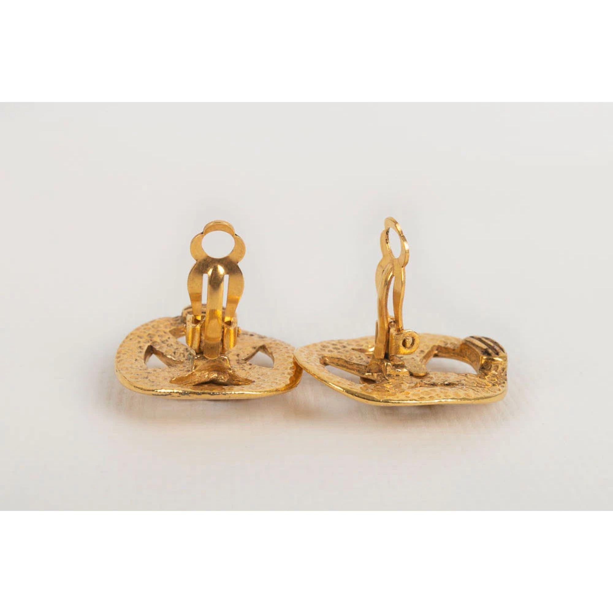 Chanel Earring Clips in Gold Metal, 1996 For Sale 1