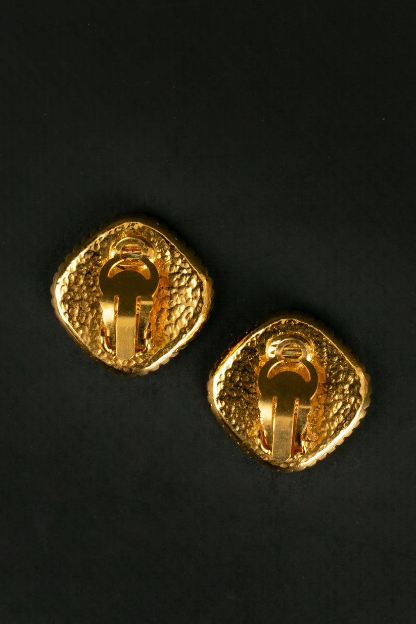 Chanel Earring Clips in Gold Metal In Good Condition In SAINT-OUEN-SUR-SEINE, FR