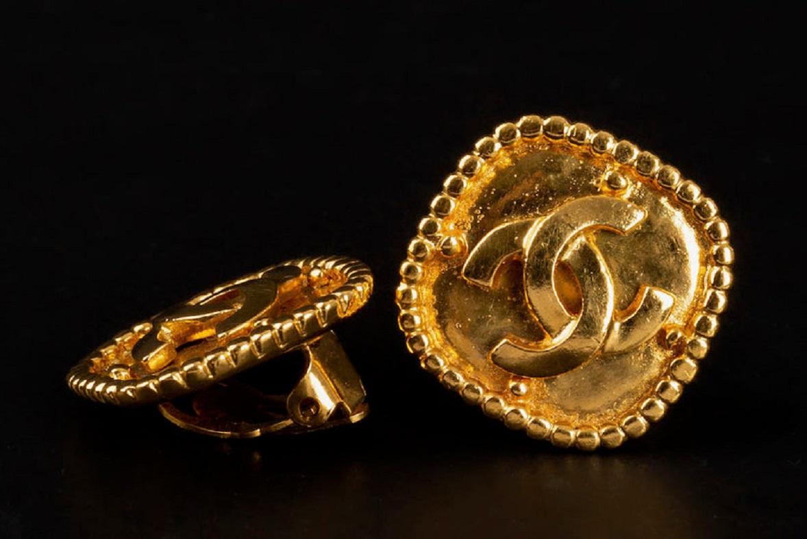 Women's Chanel Earring Clips in Gold Metal