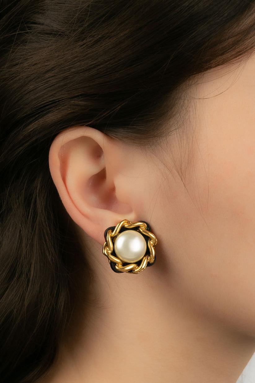 Chanel Earring Clips in Gold Metal Interlaced with Leather 2