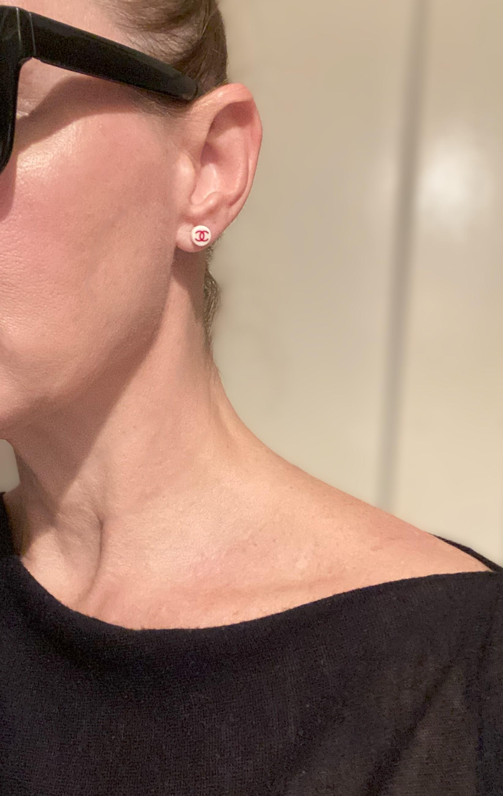 Chanel Earring In Excellent Condition For Sale In New York, NY