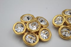 Chanel earring in gold metals and stones