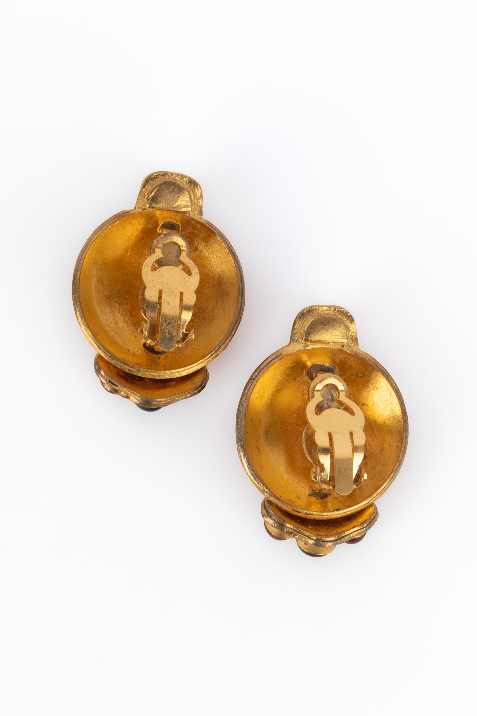 Donna Orecchini Chanel del 1985 in vendita