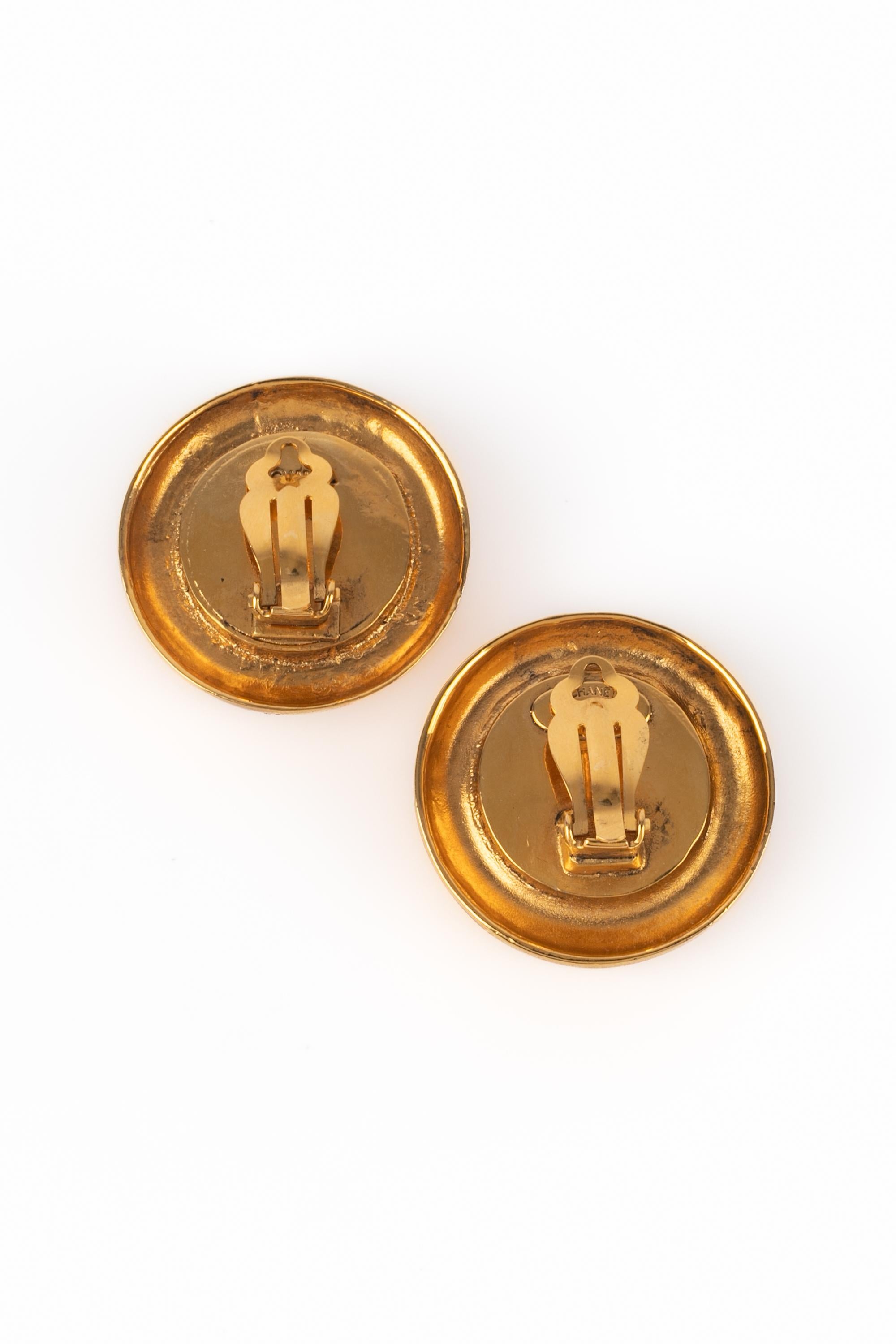 Donna Orecchini Chanel del 1989 in vendita