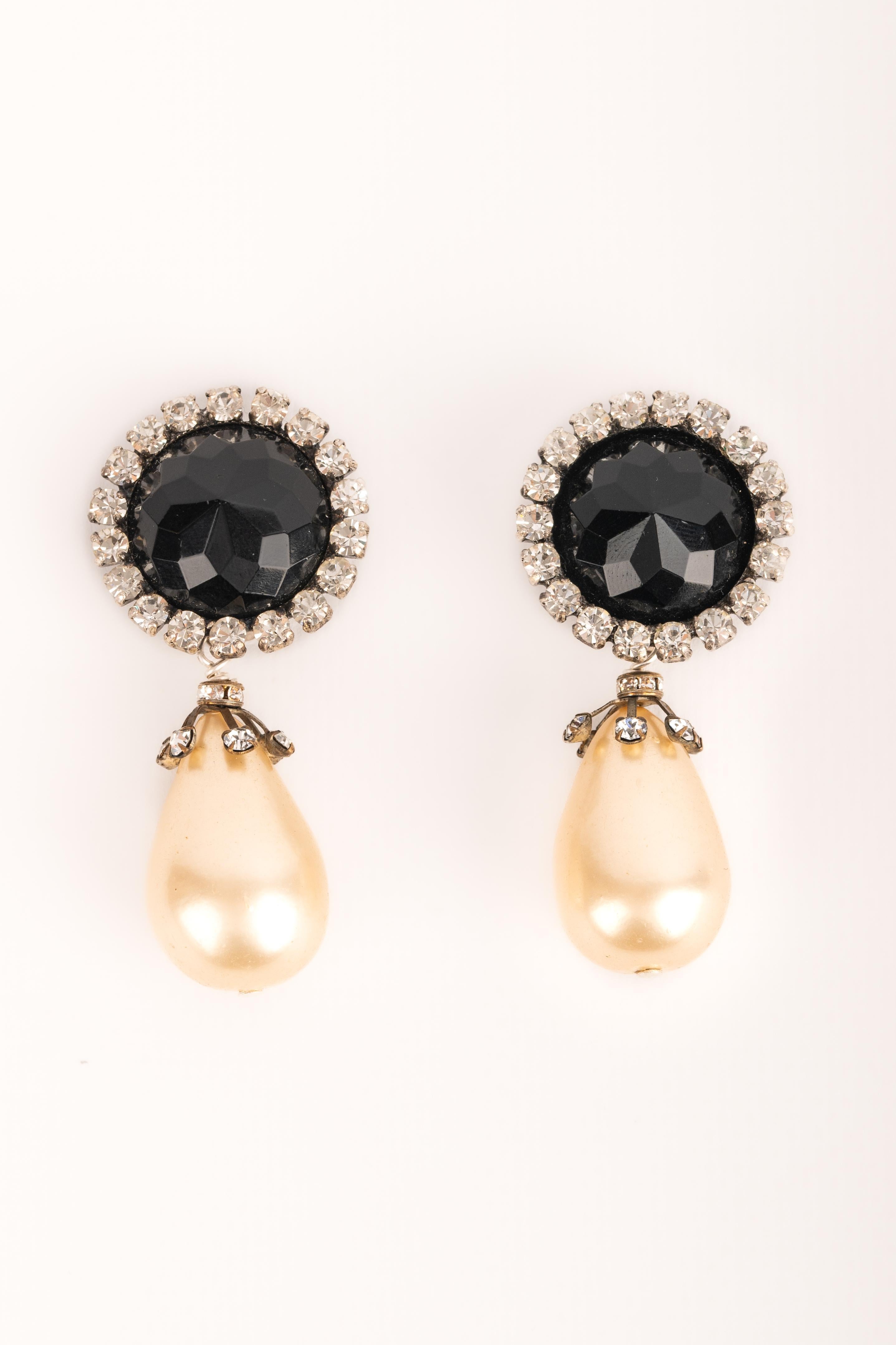 Women's Chanel earrings 1995