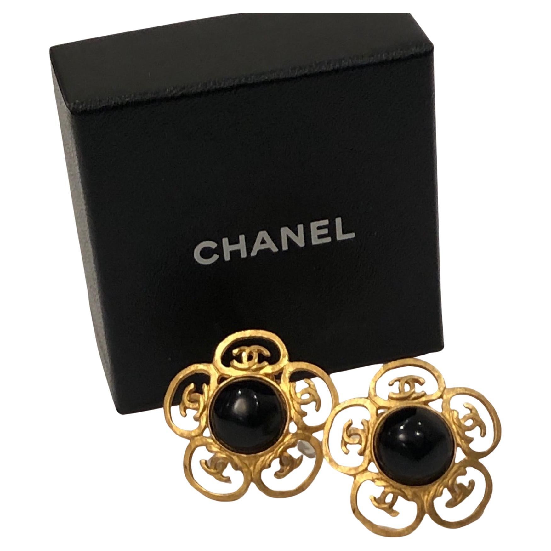 CHANEL Earrings 1995 Vintage Black Gripoix Gold Toned CC Flower Clip On W/Box For Sale