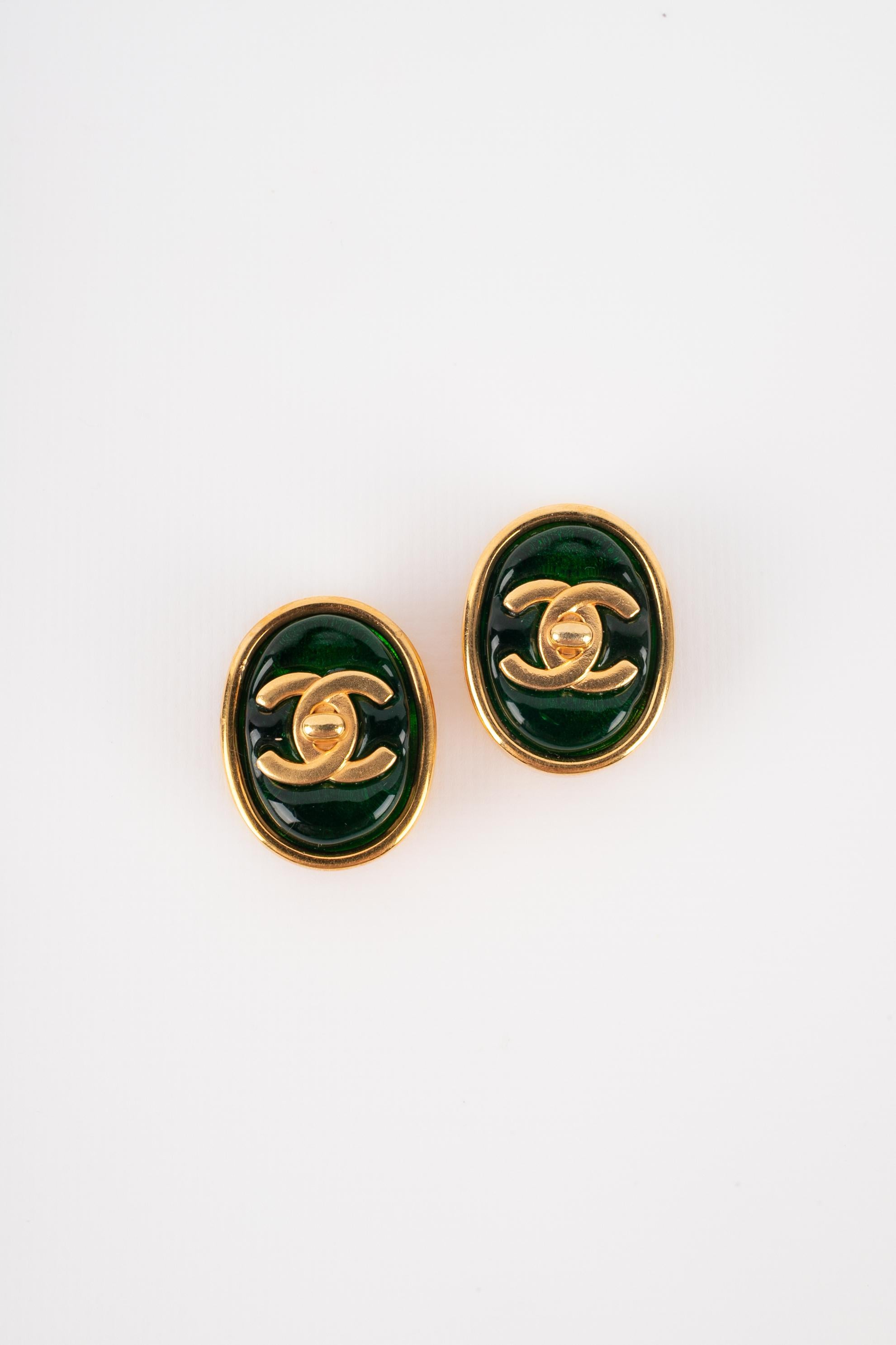 Women's Chanel earrings 1997