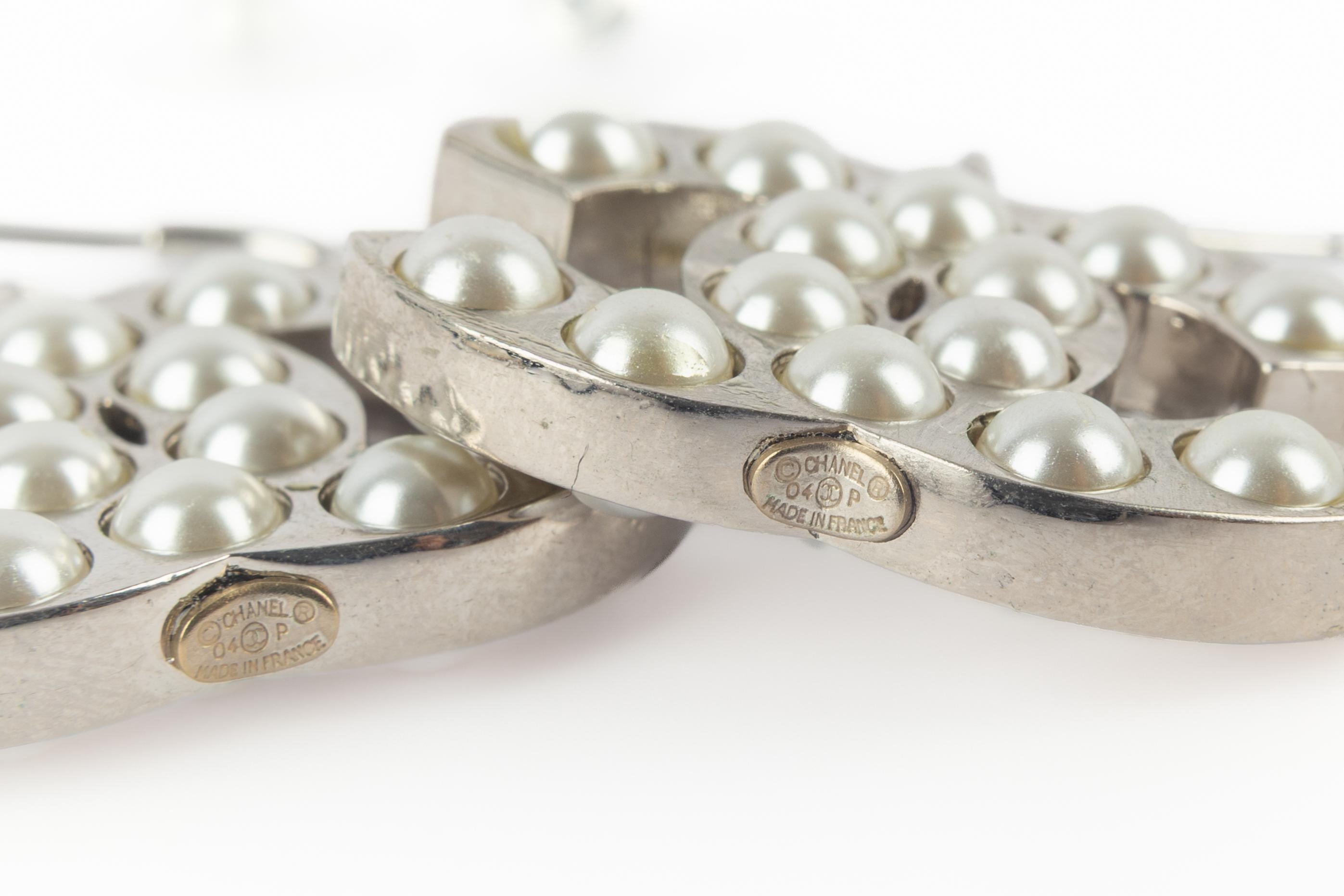 Boucles d'oreilles Chanel 2004 en vente 2