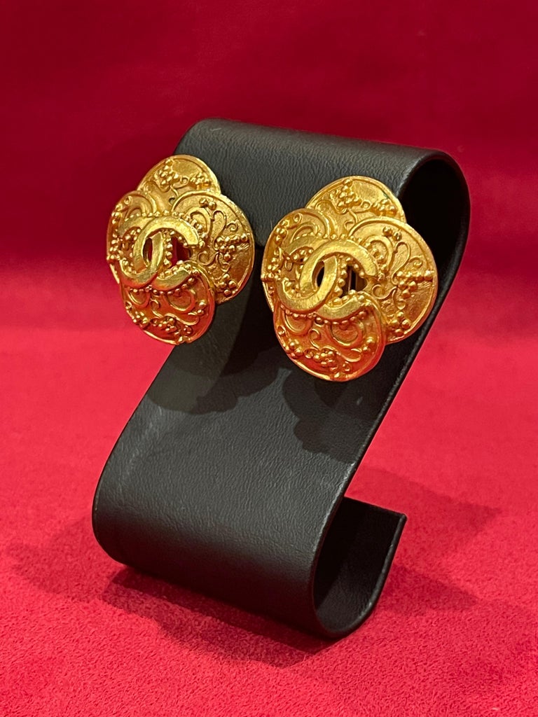 CHANEL Earrings CC For Sale at 1stDibs