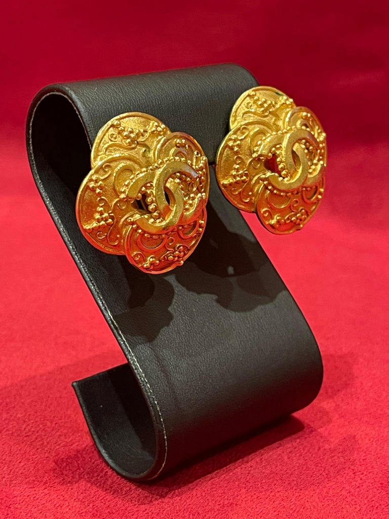 CHANEL Earrings CC For Sale at 1stDibs