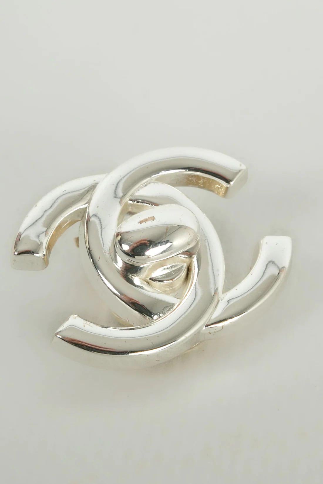 Chanel - (Made in France) Clips earrings CC turnlock collection in silver-plated metal. Fall/Winter 1997 Collection.

Additional information:
Dimensions: 2 H cm

Condition: 
Very good condition

Seller Ref number: BOB150