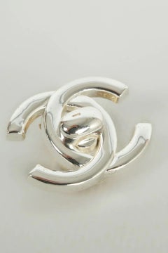 Chanel Earrings CC turnlock Collection in Silver  Metal