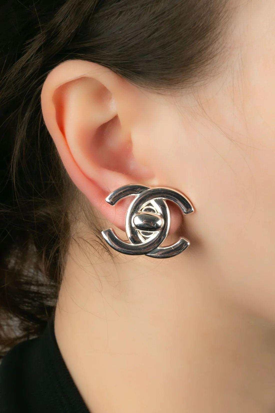 Chanel Earrings CC turnlock Collection in Silver  Metal 2