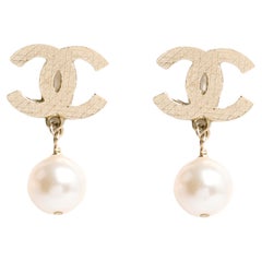 Chanel earrings clip on Golden Quilted CC and fancy pearl