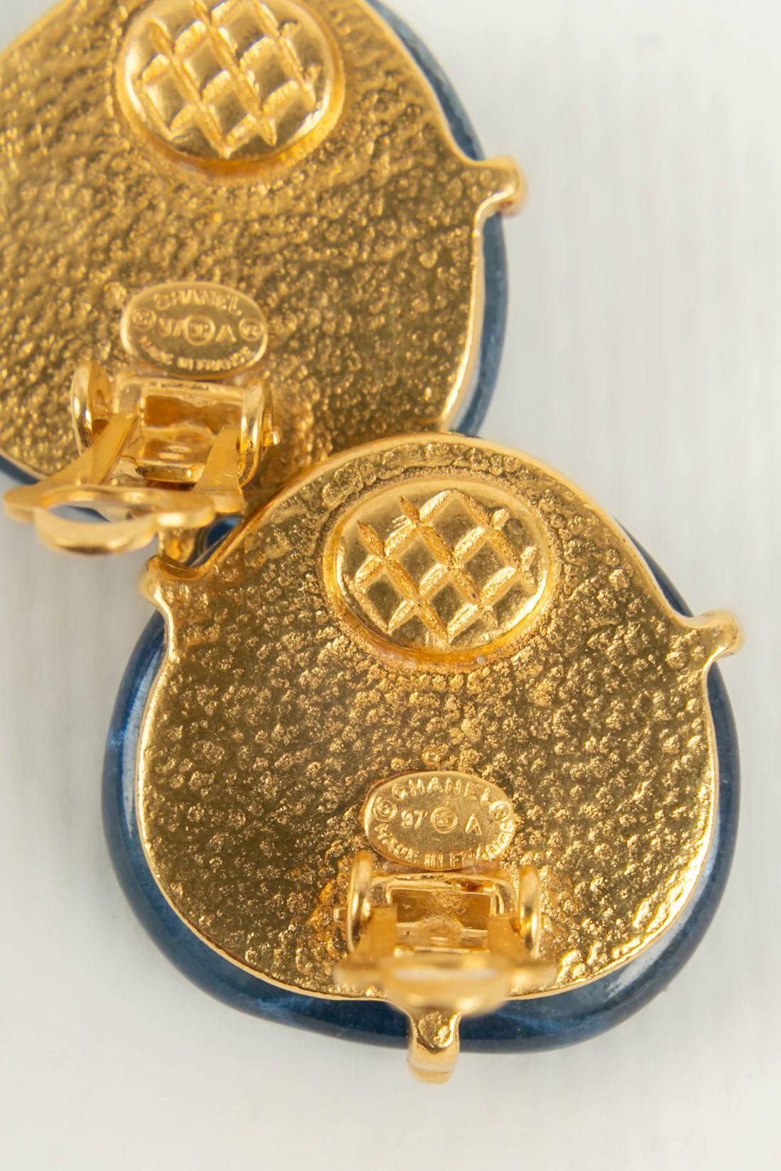 Chanel Earrings Clips in Gilded Metal and Cabochons in Blue Glass Paste For Sale 1