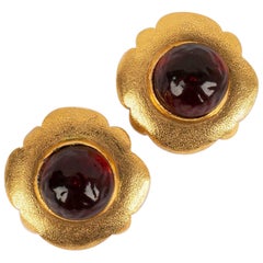Boucles d'oreilles Chanel Clips en métal doré et cabochons en pâte de verre