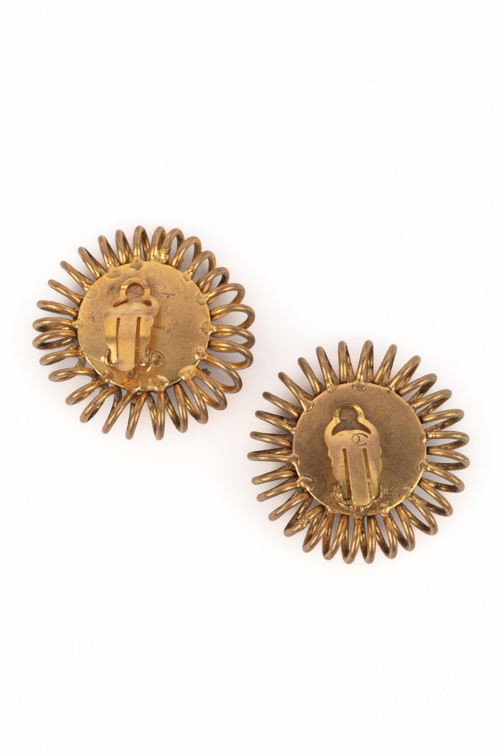 Donna Orecchini Chanel epoca Coco in vendita