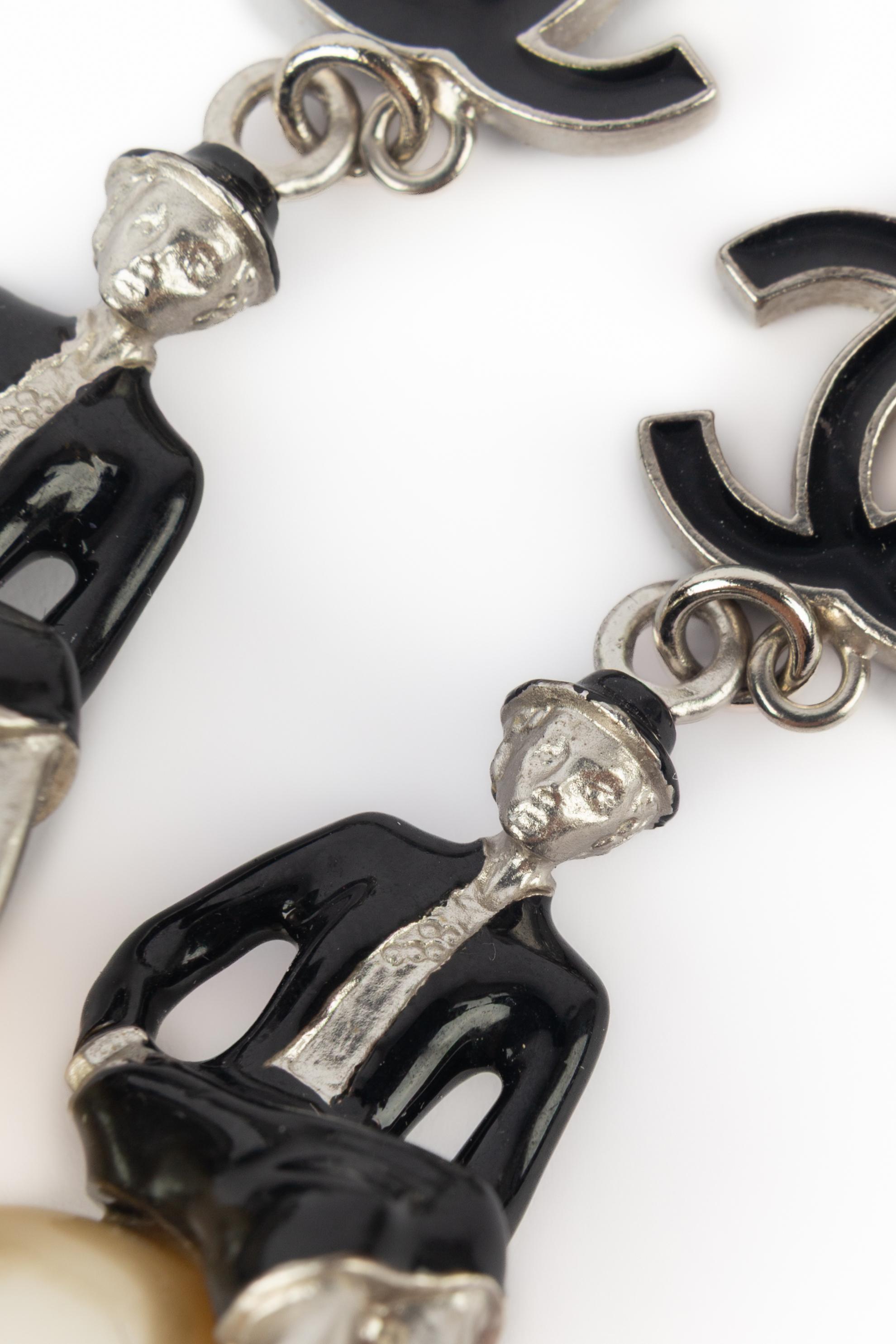 Chanel earrings 'coco on the world' For Sale 2