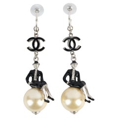 Pendientes Chanel 'Coco en el mundo'