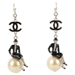 Chanel earrings 'coco on the world'