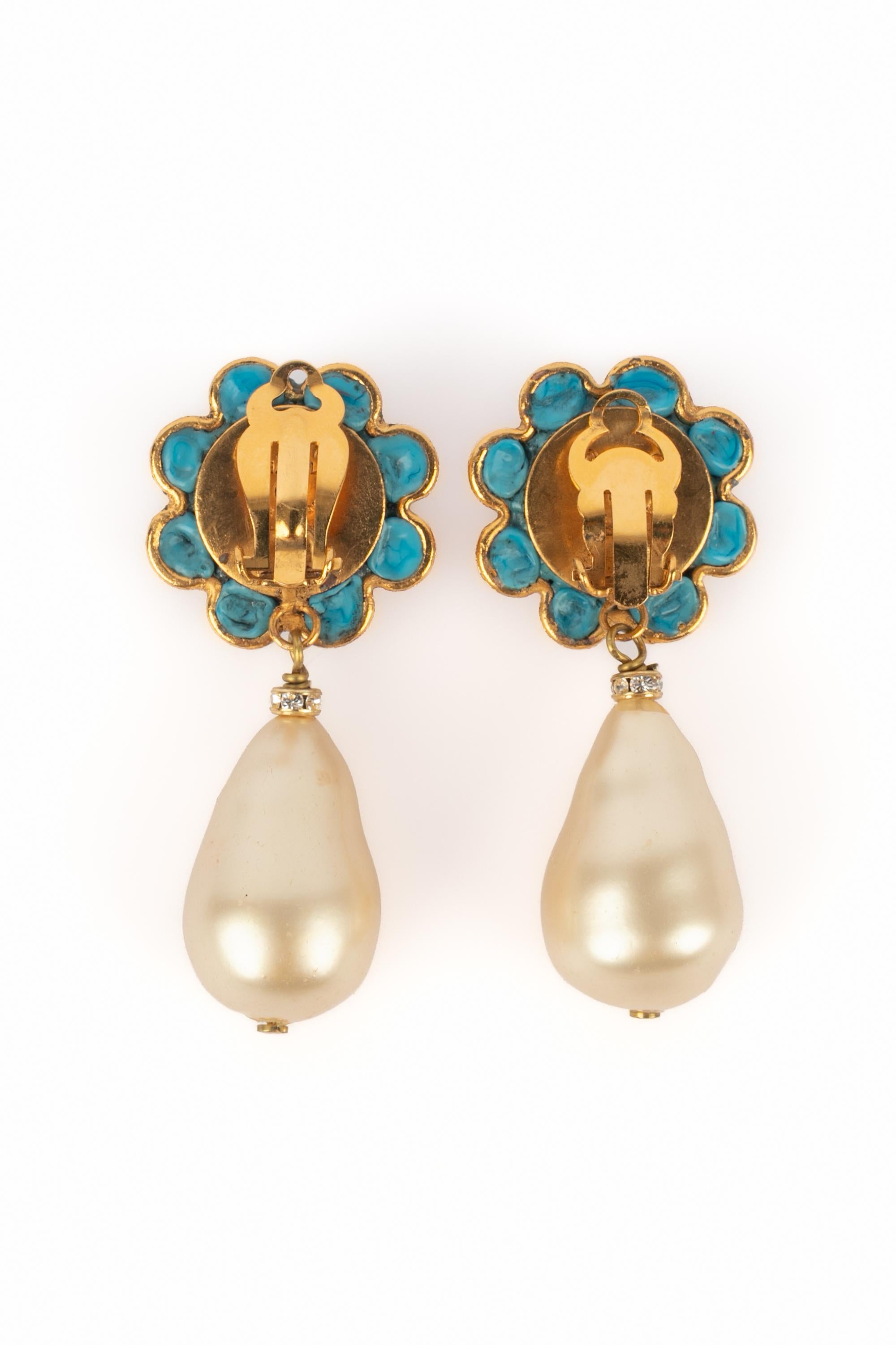 Donna Orecchini Chanel in vendita