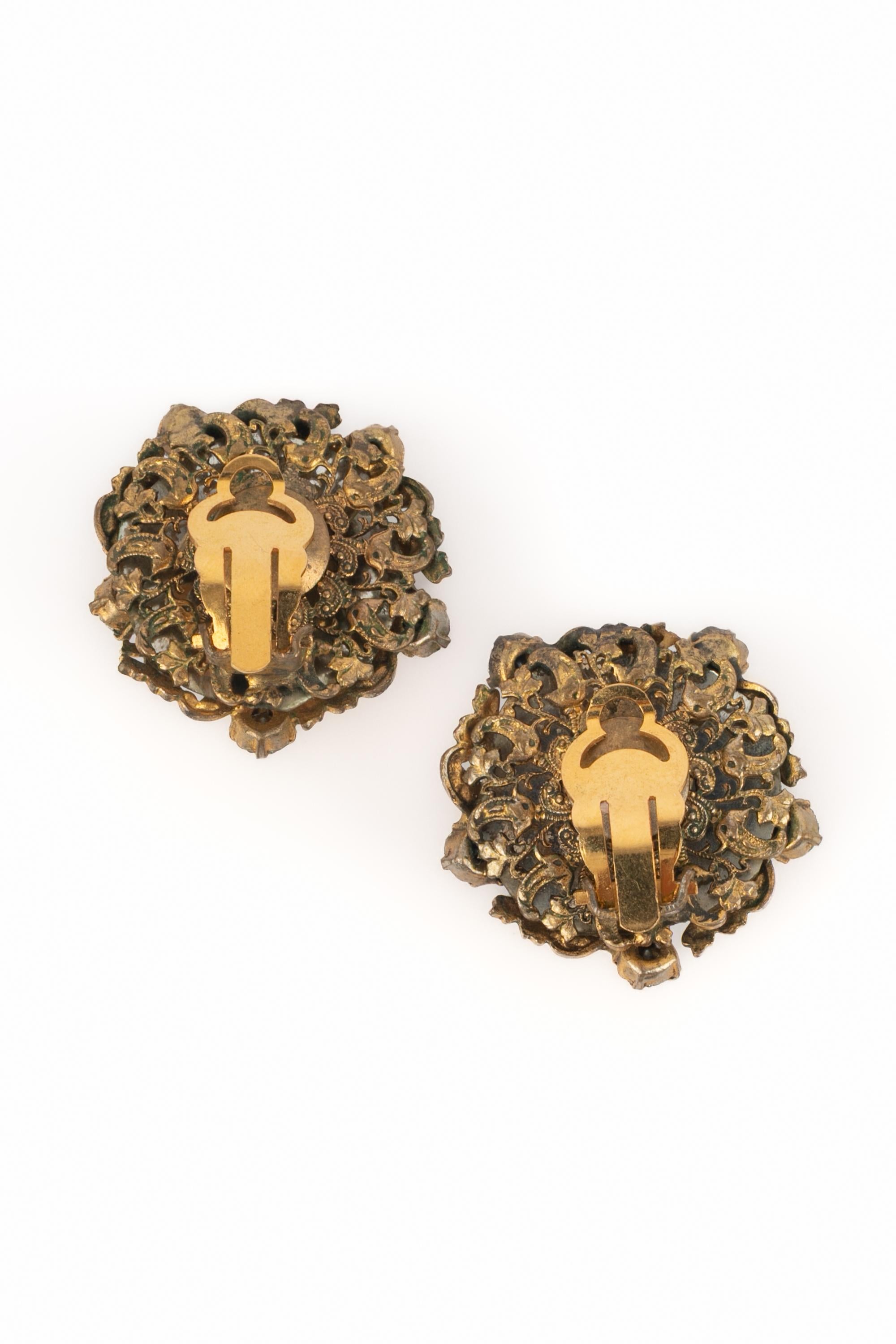 Donna Orecchini Chanel in vendita