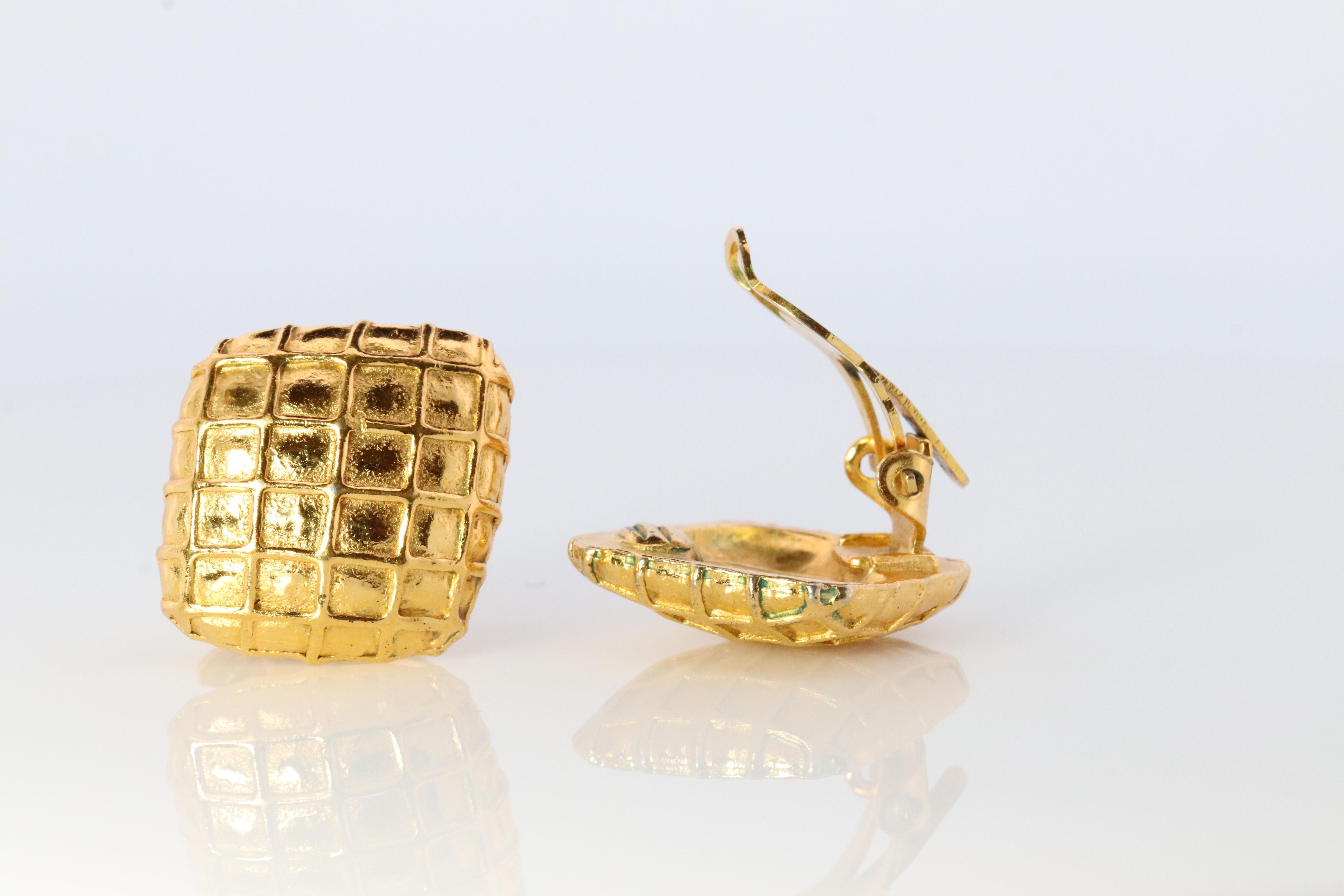 Women's Chanel Earrings. Genuine CC CHANEL Rhombus Waffle squares. Nonpierced For Sale