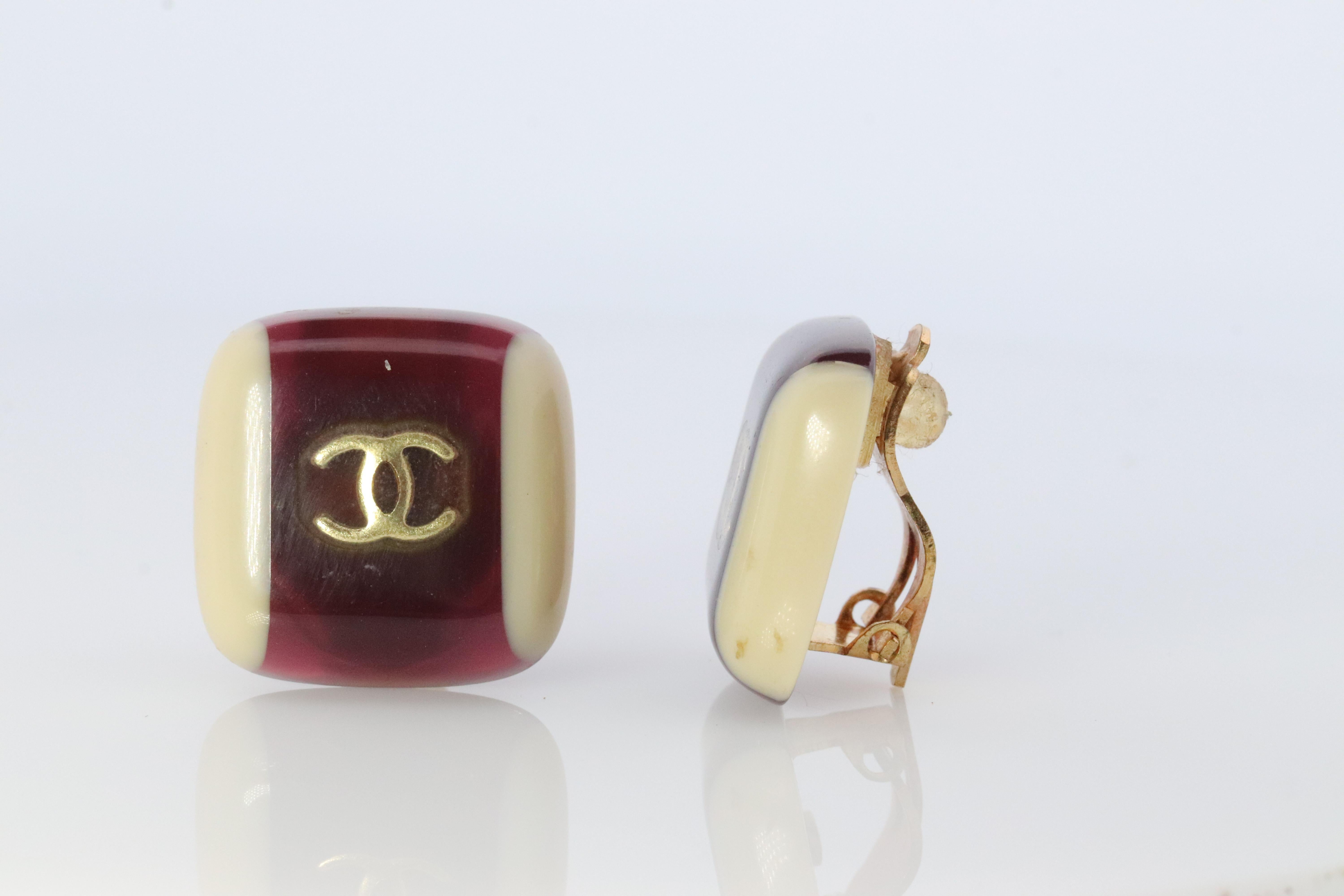 Chanel Earrings
Non-Pierced Omega Clip on Earrings.

Plastic multicolor Square

Chanel Logo 
Details:

20mm round shields

Please ask for additional pictures and questions.