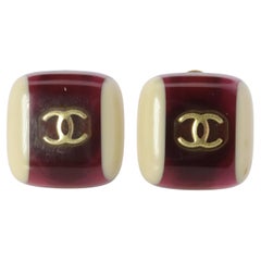 Chanel-Ohrringe. Genuine CC CHANEL Runde LOGO Clip-Ohrringe Kunststoff Quadratisch