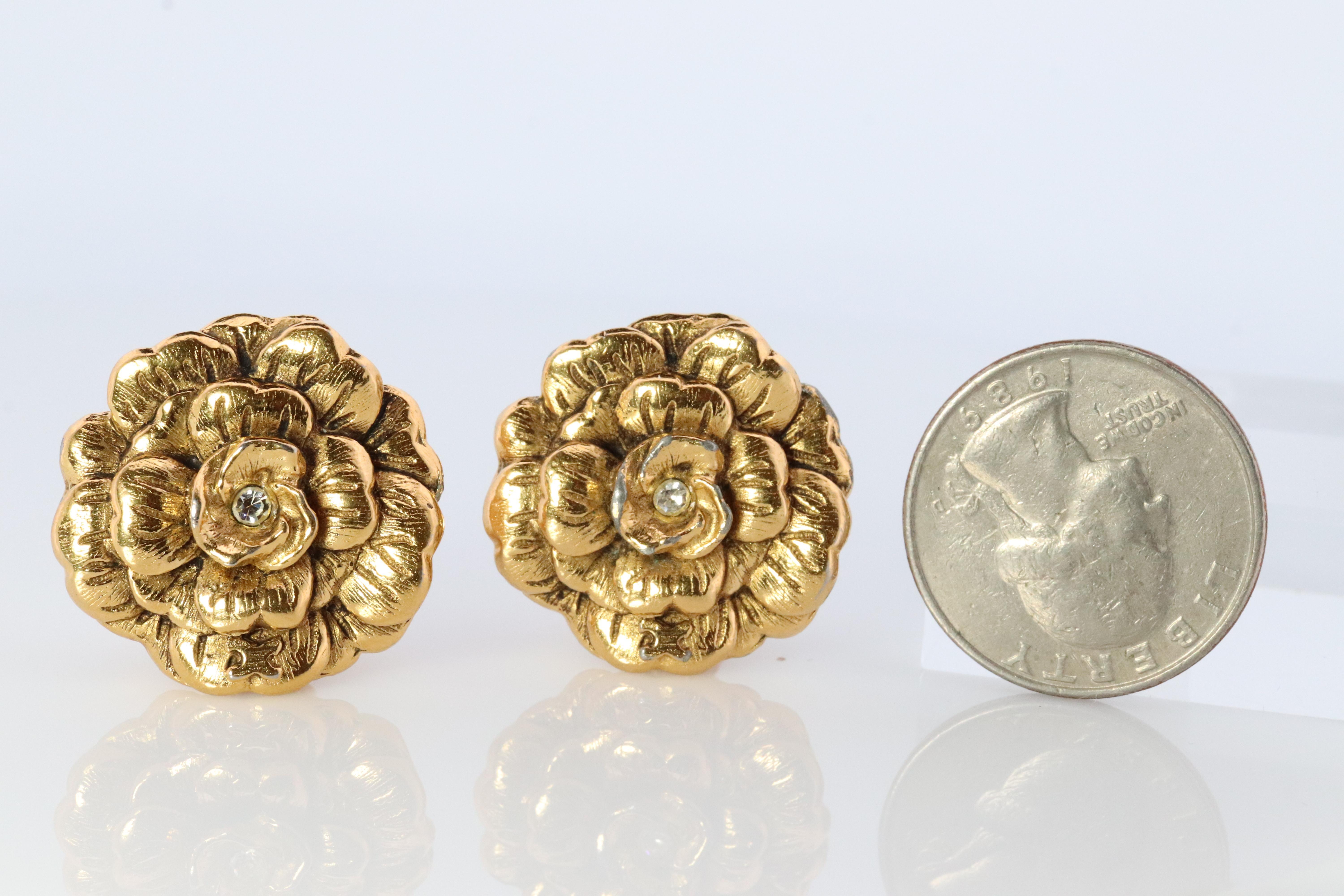 Genuine Chanel Earrings
Non-Pierced Omega Clip on Earrings.
 Camelia Blooming Flower Earrings.


Details:
26mm diameter
Please ask for additional pictures and questions.