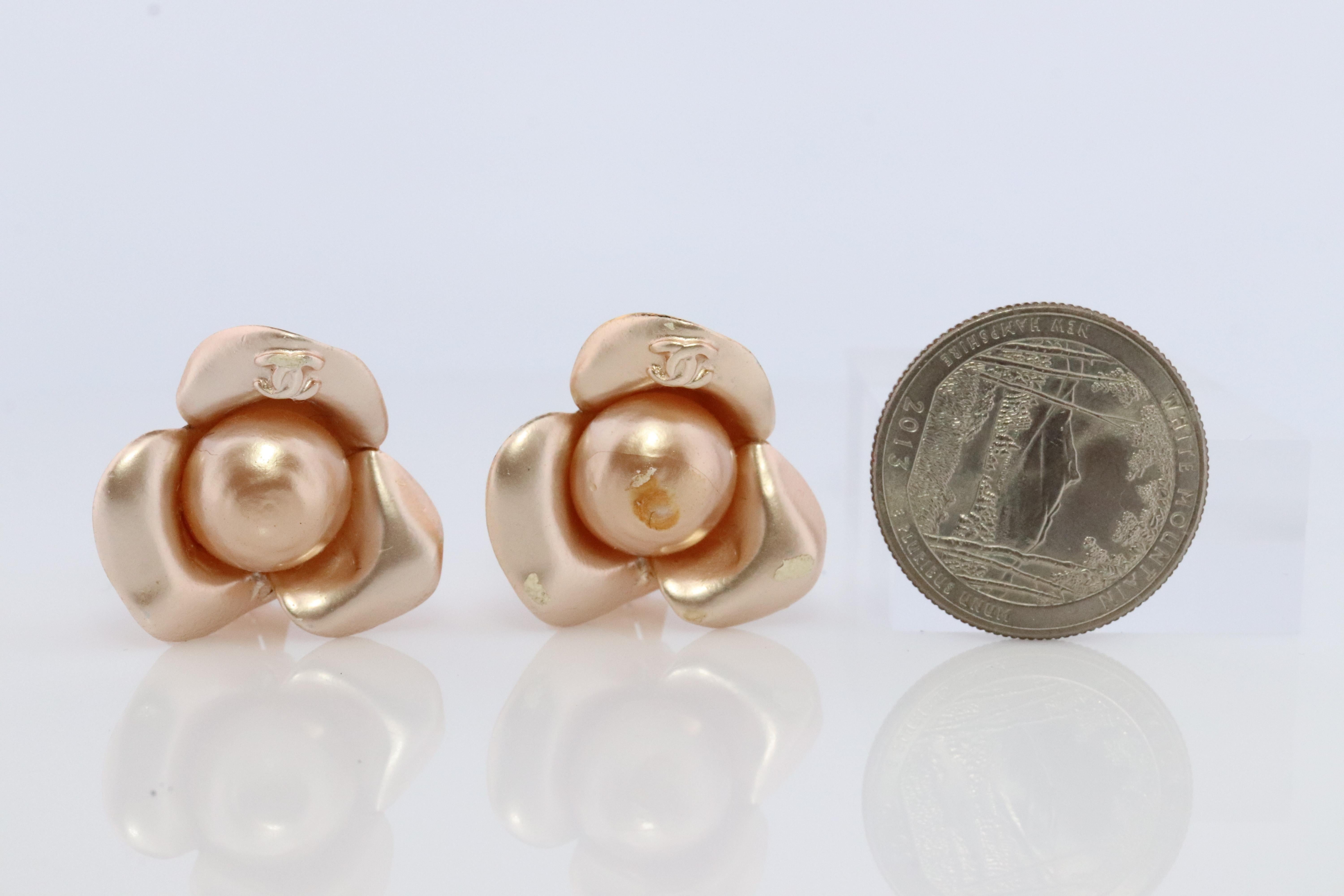 Chanel Earrings. Genuine CHANEL Enamel Camelia Flower Bloom Clip on earrings. In Good Condition For Sale In Port Charlotte, FL