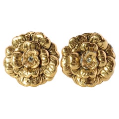 Chanel-Ohrringe. Genuine CHANEL Emaille Camelia Blume Bloom Clip-Ohrringe.