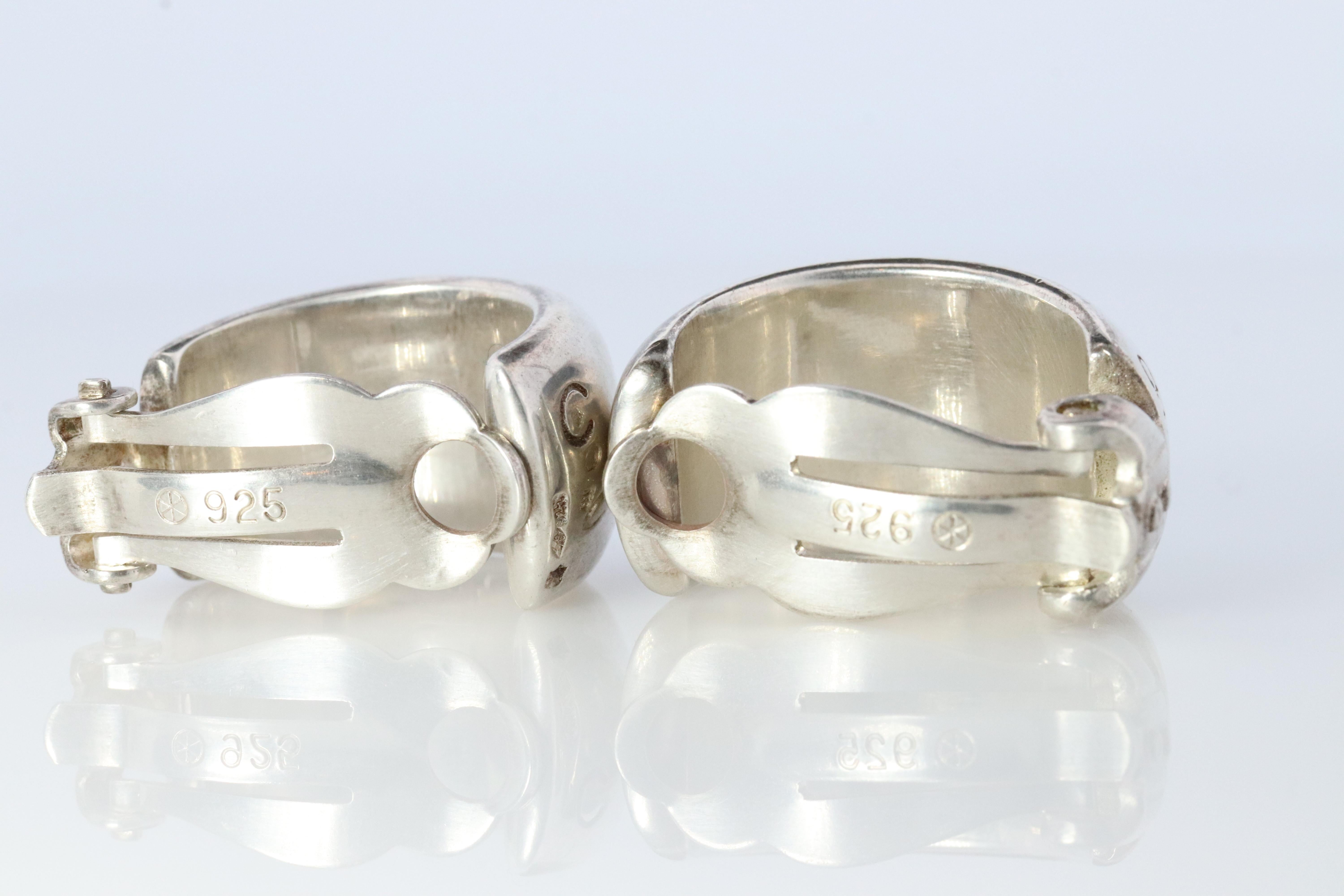 Chanel-Ohrringe. Echte CHANEL Reifen Logo Buchstaben Sterling Silber 925 im Zustand „Gut“ im Angebot in Port Charlotte, FL