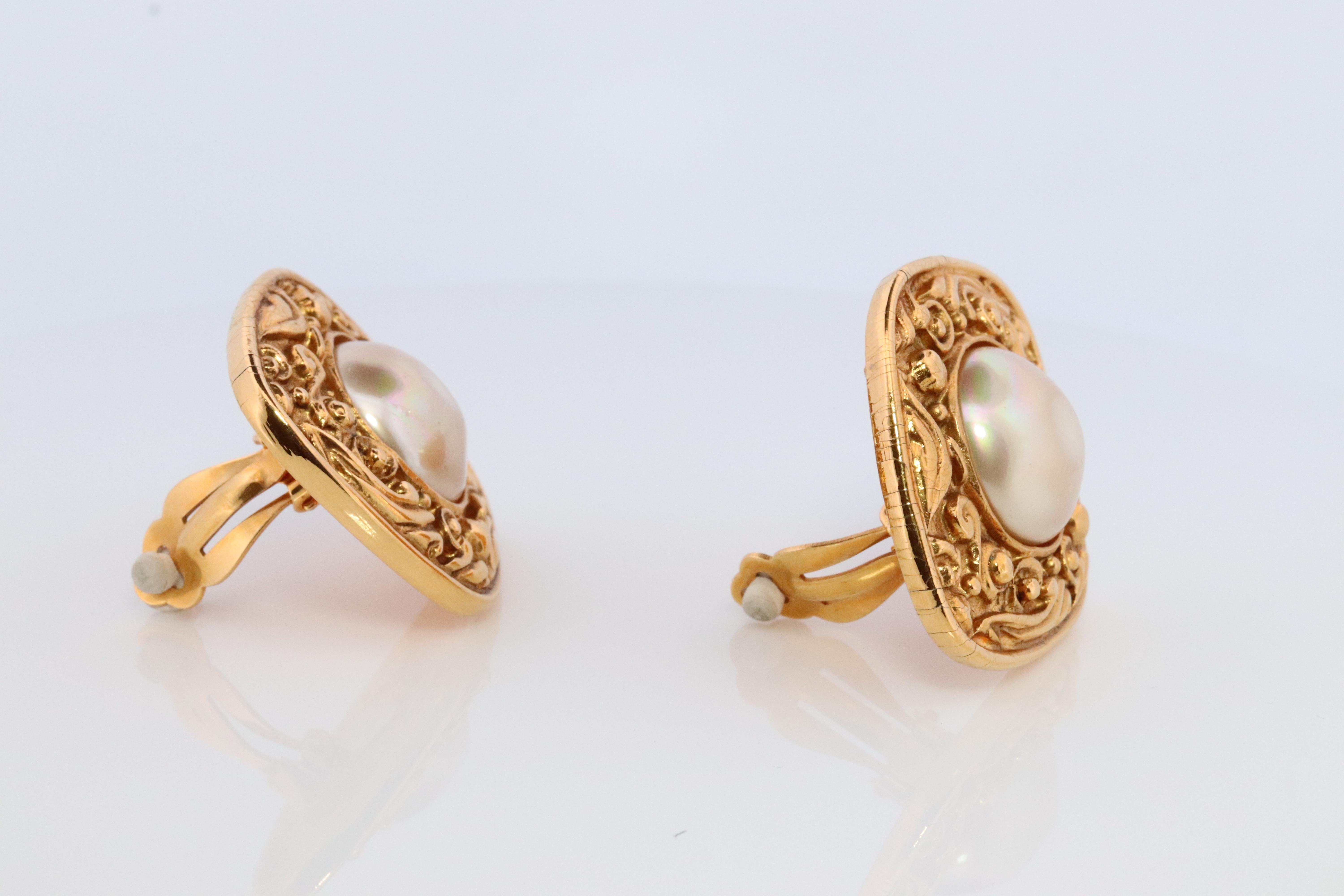 Chanel Earrings. Genuine  CHANEL Mabe Pearl Byzantine Clip on earrings. In Good Condition For Sale In Port Charlotte, FL