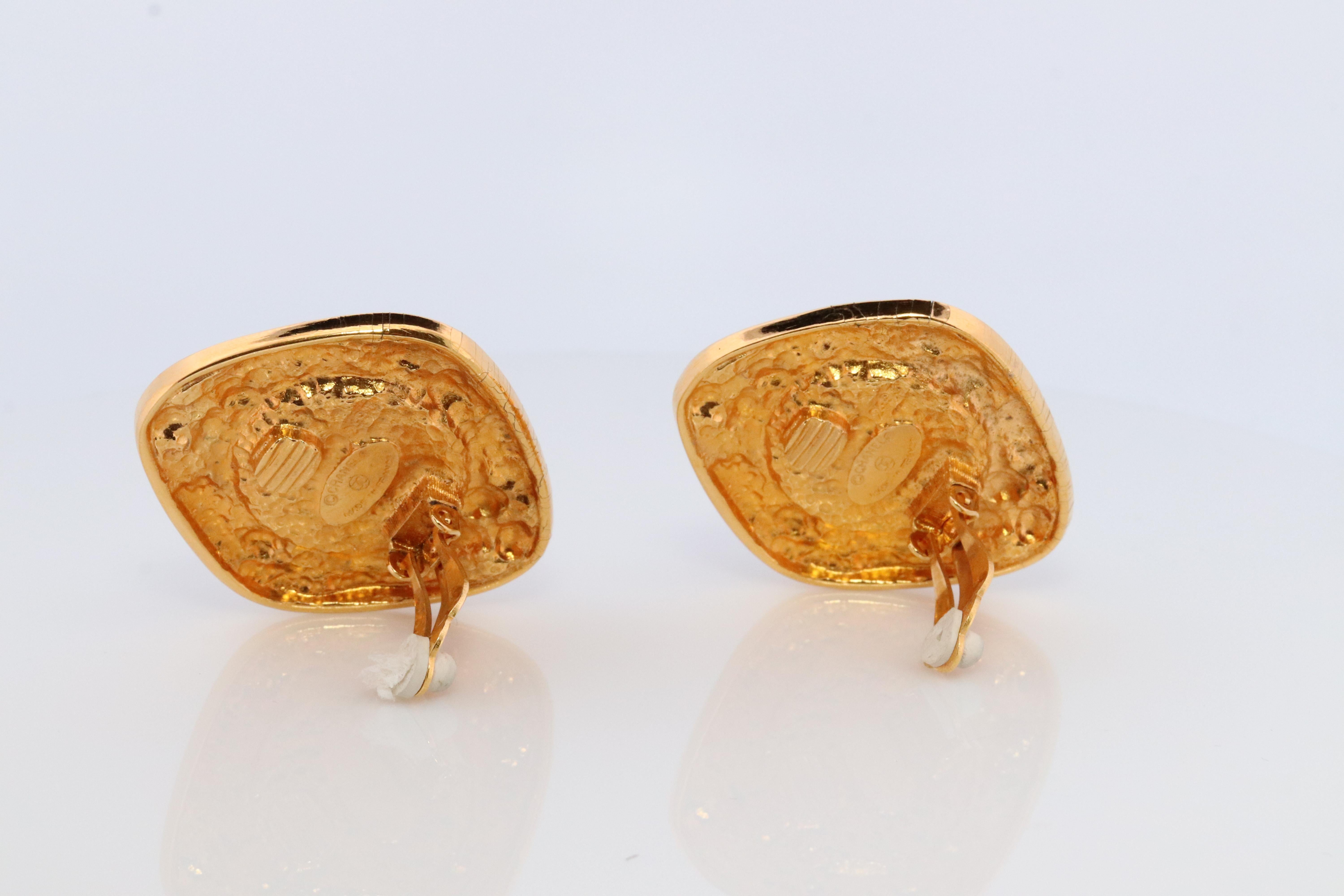 Women's Chanel Earrings. Genuine  CHANEL Mabe Pearl Byzantine Clip on earrings. For Sale