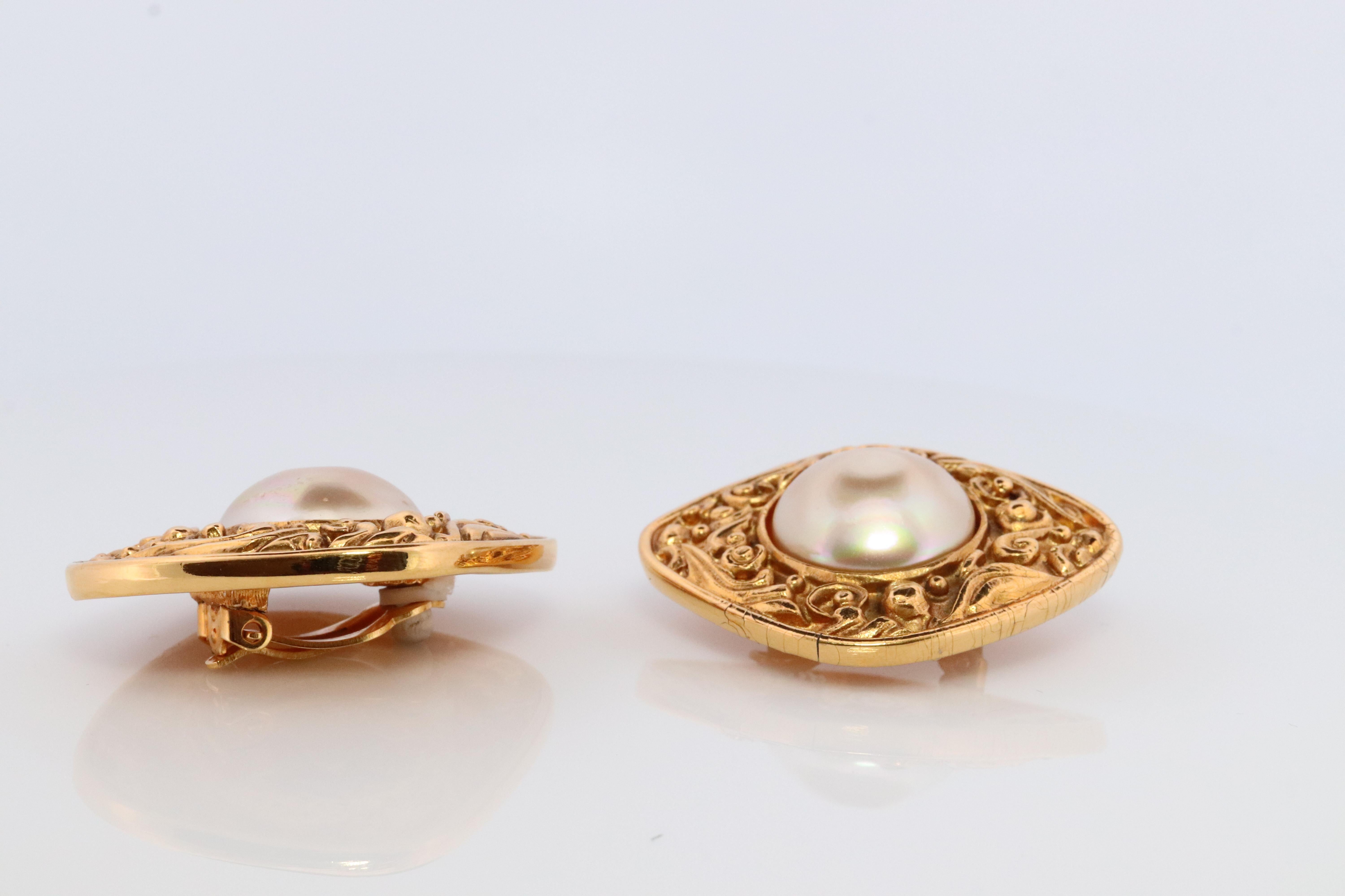 Chanel Earrings. Genuine  CHANEL Mabe Pearl Byzantine Clip on earrings. For Sale 3
