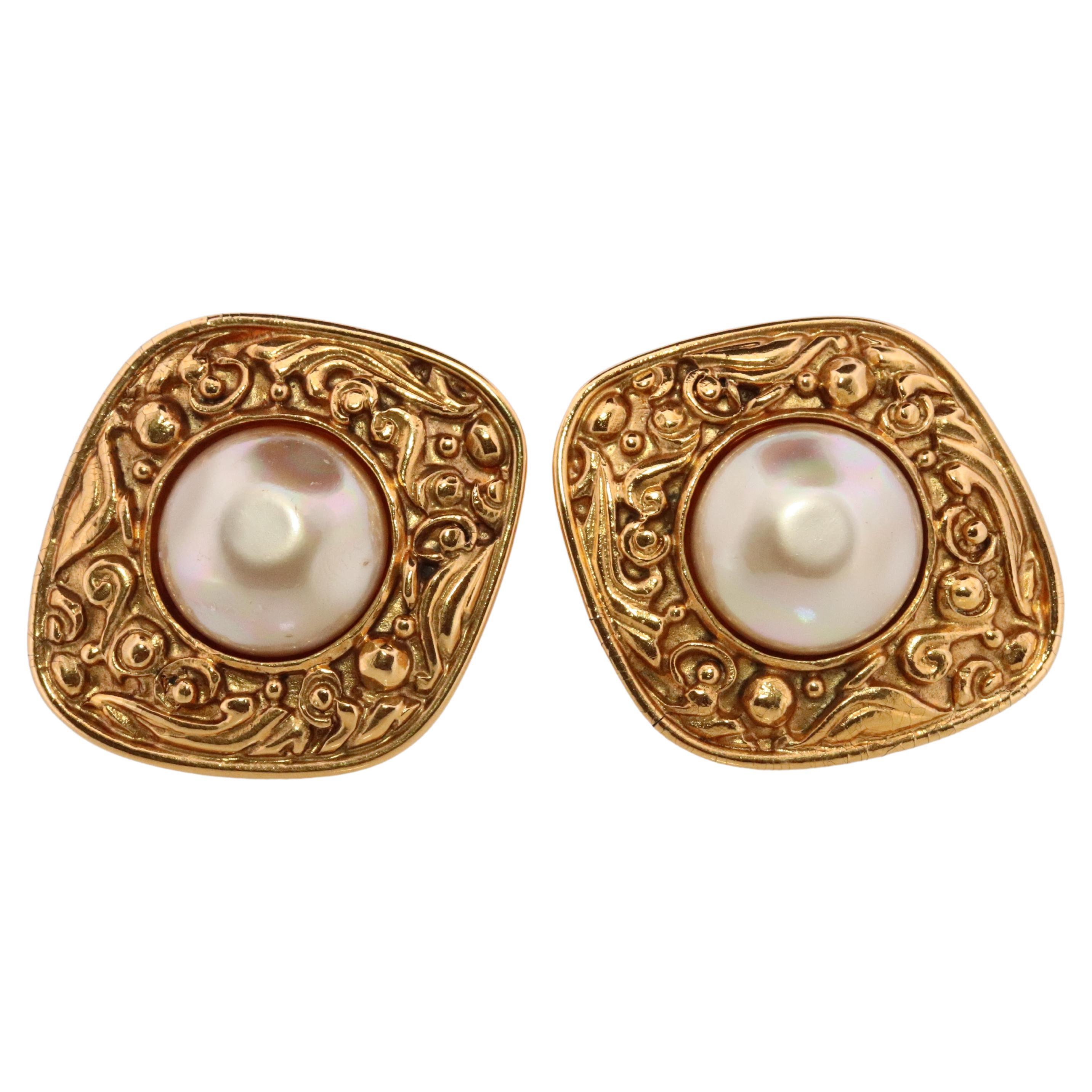 Pendientes Chanel. Genuino  CHANEL Mabe Pendientes de clip de perlas bizantinas.