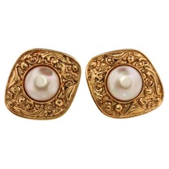 Pendientes Chanel. Genuino  CHANEL Mabe Pendientes de clip de perlas bizantinas.