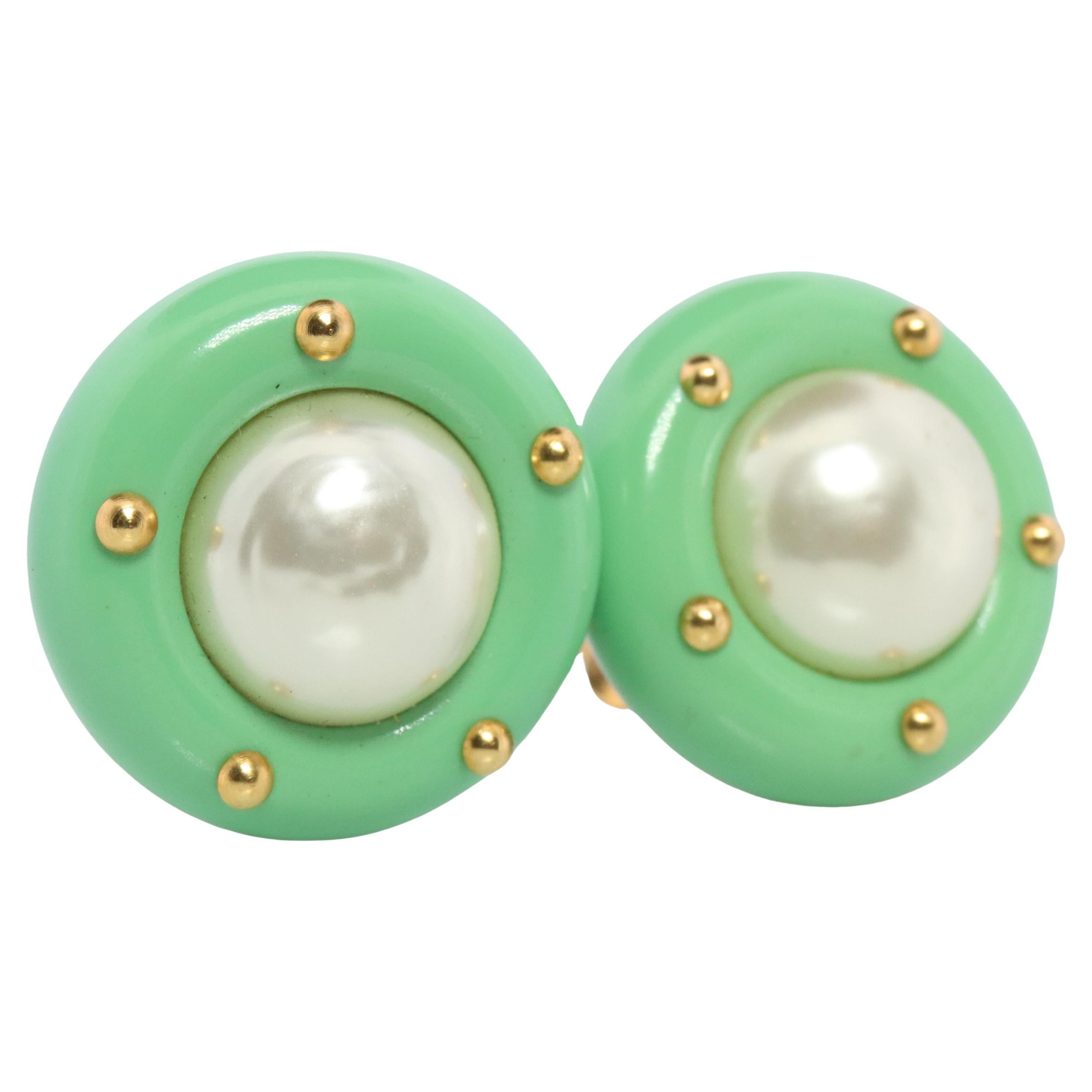 Chanel Earrings. Genuine CHANEL Mabe Pearl Turquoise Clip on earrings. en venta
