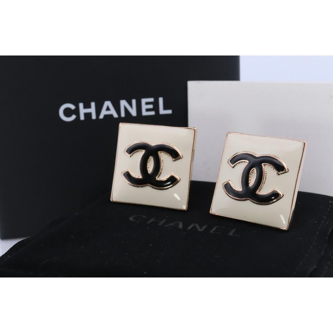 Chanel Earrings. Genuine White and Black Enamel CHANEL Square LOGO Clip on In Good Condition In Port Charlotte, FL