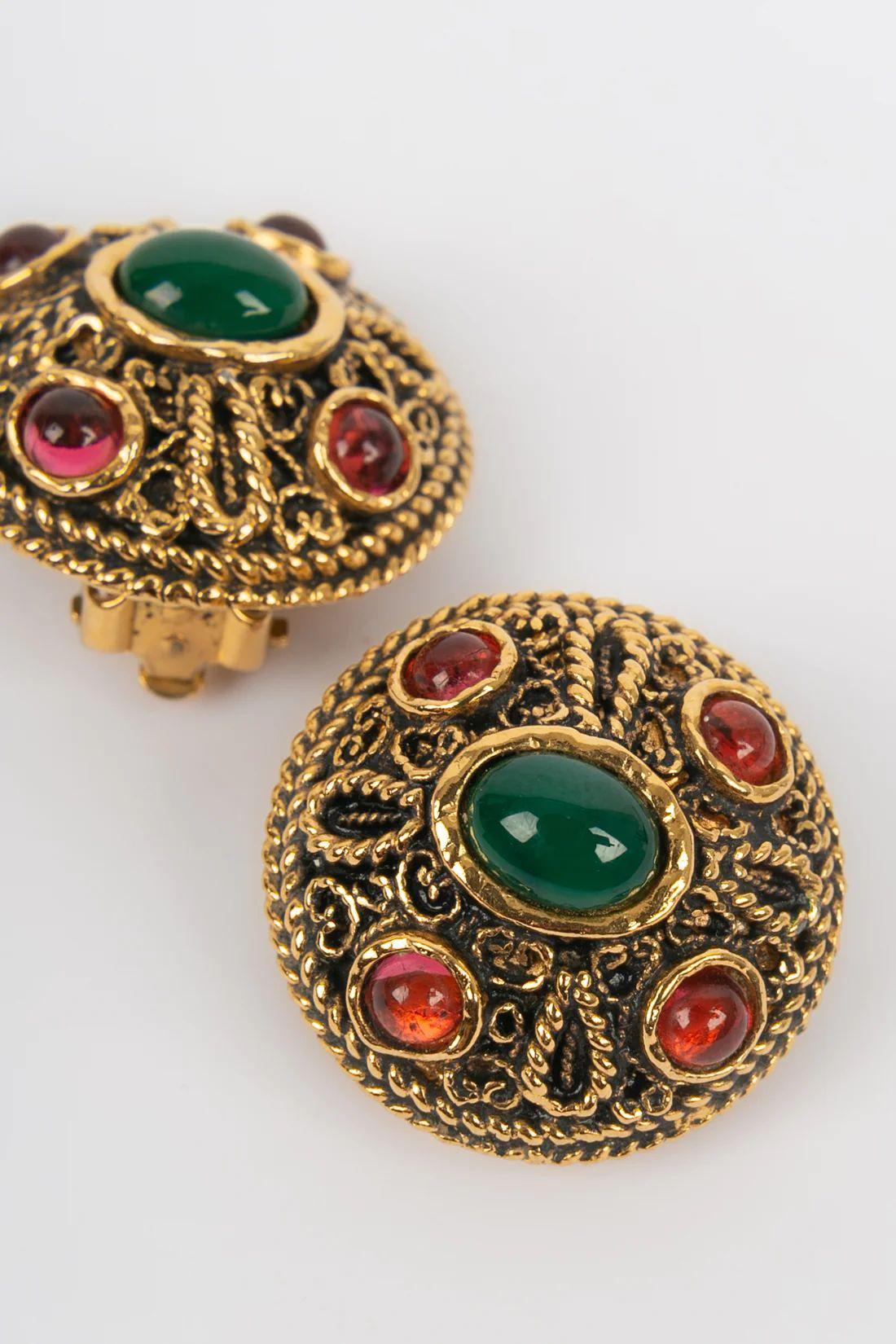 Chanel Earrings in Gilded Metal and Glass Paste In Excellent Condition In SAINT-OUEN-SUR-SEINE, FR