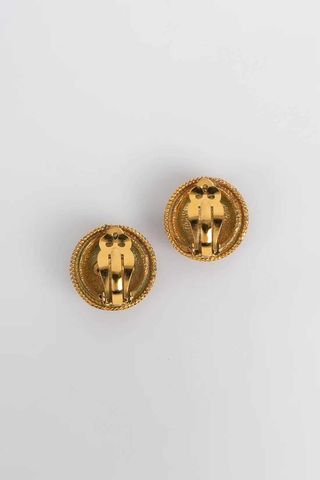 Chanel Earrings in Gilded Metal and Glass Paste 2