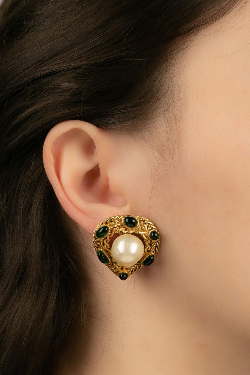 Chanel Earrings in Gilded Metal, Paved with Glass Cabochons For Sale 3