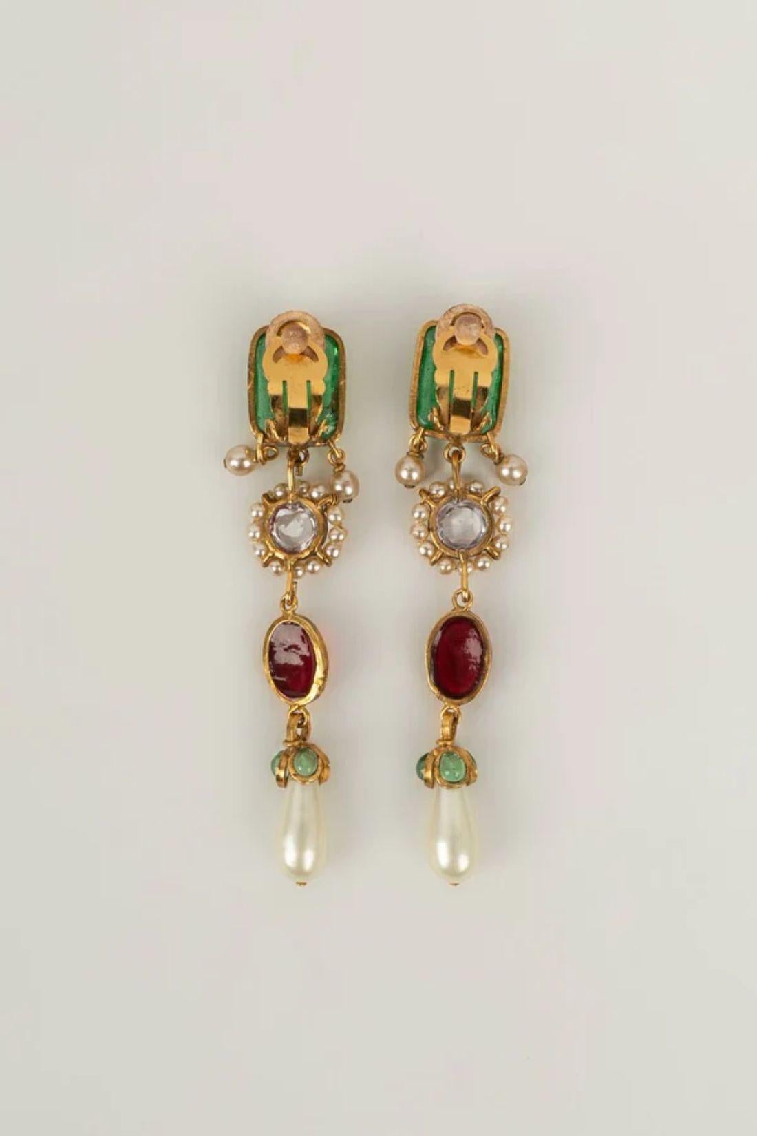 Chanel Earrings in Glass Paste and Gold Metal For Sale 2