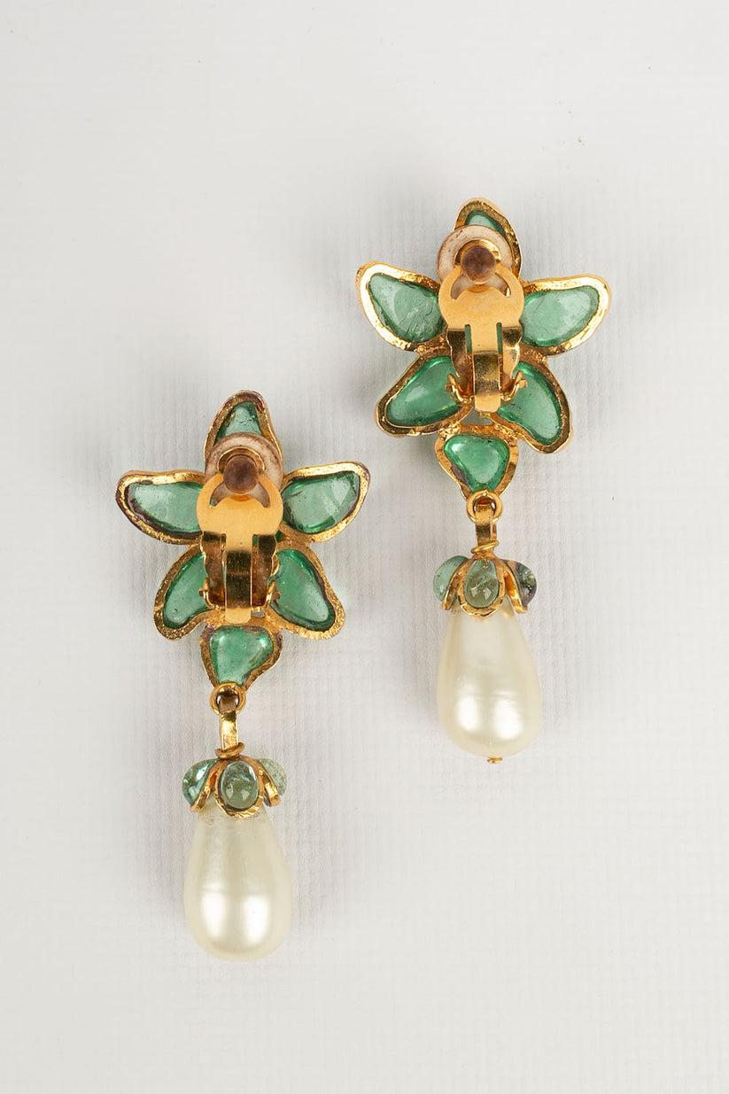 Chanel Earrings in Glass Paste and Golden Metal, 1995 In Good Condition In SAINT-OUEN-SUR-SEINE, FR