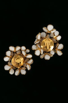 Chanel Earrings in Gold Metal and Glass Paste