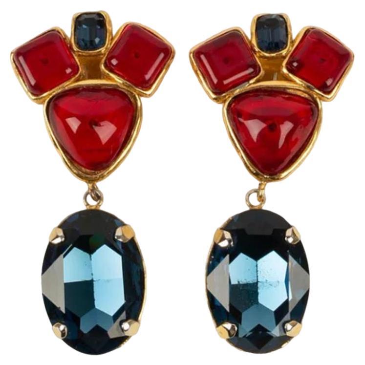 Chanel-Ohrringe aus Goldmetall und Glaspastell im Angebot